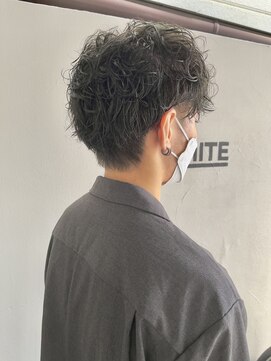 アンダーバーホワイト 広島 並木店(_WHITE) ランダムカールパーマ/オリーブブラック