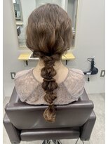 リグ 横浜(Lig.)&nbsp;編み込み編みおろしヘアアレンジ
