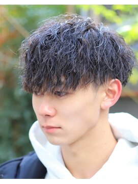 フリーク バーバーショップ 都島店(FREAK BARBER SHOP) 短髪ツーブロックスーツ束感モテる男黒髪波打ちパーマ流行