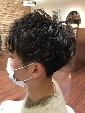 ビアンコ(BlANCO) ツーブロック刈上げデザインパーマ（堀江）