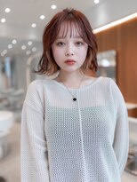 20代30代大人可愛いグレージュカラー斜めバングショートボブ