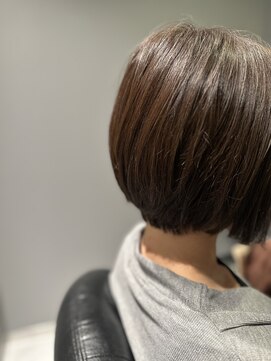 ボルン(BOLEN) グレーカラーボブ