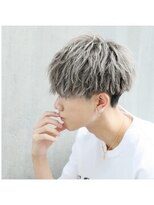 リップス 吉祥寺アネックス店(LIPPS)&nbsp;ホワイトシルバーアッシュツーブロック刈り上げ前下がりマッシュ