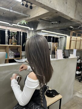 フリーラ 京都河原町三条店(freera) 【kiho】　Ash Gray