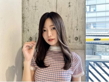 ルービック 江坂(Rubik's)の写真/【江坂】クセや広がりをカバーし触りたくなる艶サラ髪へ【Aujua(オージュア)取扱いでケアも万全！】