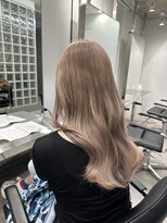 サンク 原宿 表参道(cinq) ミルクティーグレージュ顔まわりレイヤーボブヘーゼルグレージュ