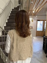 アトレ アネックス(attrait ANNEX)&nbsp;グレージュのツヤ感を引き出すミディアムスタイル