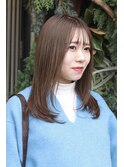 アッシュベージュのセミロング