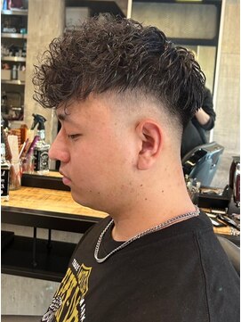 ビンゴ(BINGO) 1631波巻きツイストスパイラルパーマ黒髪刈り上げツーブロック