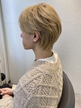 ユーフォリア 渋谷グランデ(Euphoria SHIBUYA GRANDE) ホワイトベージュ　センターパート　ミニウルフ　MOMO