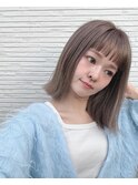 柔らかグレージュ/ ミディアムボブ