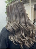 レイヤーボブハイライトブリーチレイヤーハイトーングレージュ