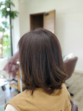 アン アオヤマ(Ann AOYAMA) ミディアムヘア／ベージュブラウン