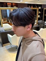 アルム オモテサンドウ(ALLM omotesando)&nbsp;韓国風カルマパーマ メンズ韓国ヘア メンズカット 原宿 表参道