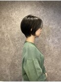 耳周りスッキリ前下がりショートボブ