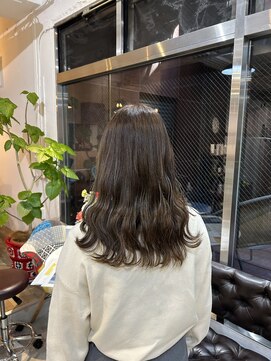 オリーブベージュ