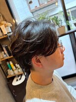 トニコ(toniko)&nbsp;フェザーパーマ×センターパート×ビジネスヘア