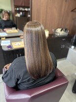 アオイ(Aoi)&nbsp;白髪ぼかしハイライト×髪質改善カラーで艶ロング