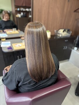 アオイ(Aoi) 白髪ぼかしハイライト×髪質改善カラーで艶ロング