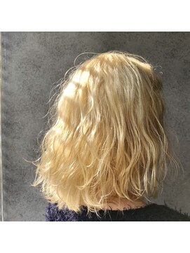 ヘアサロンM 新宿 ブロンドヘア
