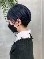テトヘアー(teto hair) 前下がりショート、耳かけショート、ネイビーカラー、ブリーチ