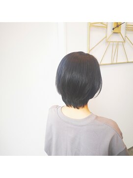 ヘアーアンドビューティ カリテス(Hair & Beauty Charites) 2セクションボブ