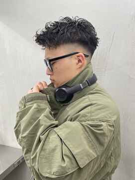 フィフス 栄(fifth) メンズショート刈り上げスパイラルパーマフェード