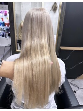 リア(riah) ダブルカラーミルクティーベージュレイヤーカット韓国ヘア