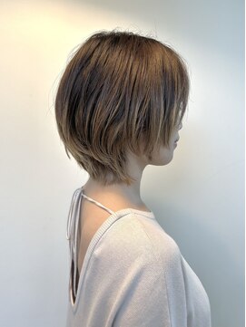 エクテ(ecouter) エンドカラーミルクティーブラウンレイヤーショートボブ