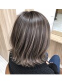 白髪ぼかしハイライト　くびれボブ