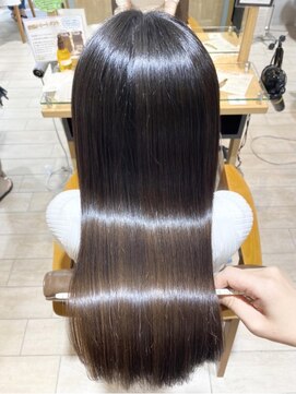 プラグ バイ ネオリーブ(plug by neolive) 髪質改善　艶髪　美髪　酸熱トリートメント【m i o.】