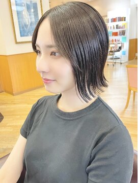 カラープロデュースバイアルバ(color produce byALBA) センター分けのぱつっと外ハネボブ