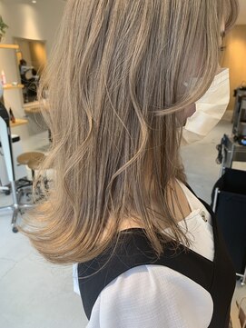 トリート 浦安店(TREAT) ミディアム×ホワイトミルクティーベージュ