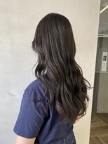 リジー(Litzy) 赤みをしっかり抑えたアッシュグレージュ【三國麗奈】