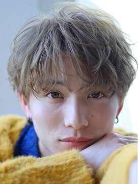 オーシャントーキョー サニー 原宿(OCEAN TOKYO Sunny) 金髪ハイトーンフェザーパーマミルクティーグレージュブラウン