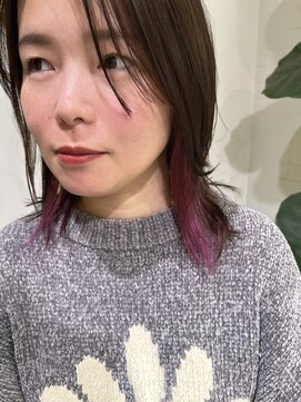メグリ(meguri) ミディアム　レイヤーボブ　インナーカラー