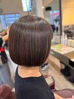 ビーズ ノイ(BEE´Z NEU) 黒髪デザインカラーボブスタイル12.24