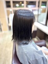 トレセッテ(tre sette)&nbsp;暗髪グレージュカラー/外ハネミディアムスタイル