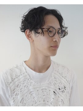 メリケンバーバーショップ コウベ(MERICAN BARBERSHOP KOBE) コンマヘアショートレイヤーかき上げパーマトランクスヘア