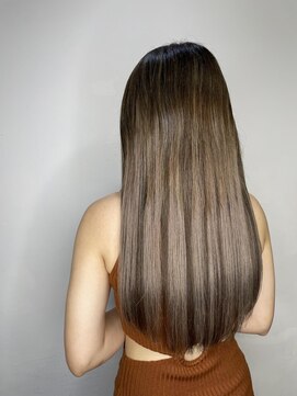 フツーロ 栄(FUTURO) #バレイヤージュ#ストレートヘア