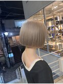 スリークボブ　ベージュ　ホワイト　透明感