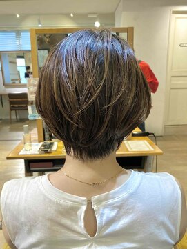 ヴァンクシー バイ ルナ(VANKCY by Luna) ミディアムヘア グレージュカラー シルキーベージュ 斜めバング