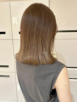 ヒビヲ(HIBIO) タッセルボブ切りっぱなしボブワンブリーチダブルカラー