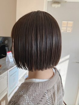エムズヘアー(M’s HAIR)の写真/不自然にまっすぐなりすぎない、地毛風のふんわりストレートに♪髪への負担にも配慮してくれるのが嬉しい！