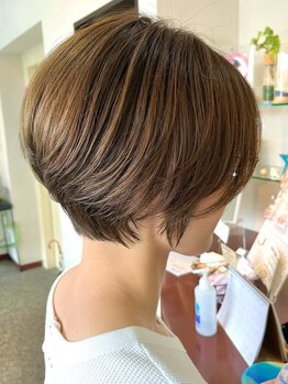 ロコヘアーバイクルル(Loco hair by couleur)の写真/【大人女性のお悩み解決】「気になる癖」を「私だけの魅力」に変えるショートカットをご提案！