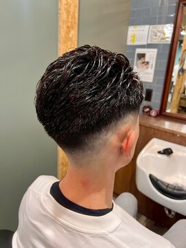 スタンドバーバー 柏(STAND BARBER) MEN’S HAIR/サーフカール/刈り上げセンターパート/<理容室>