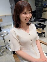 リラ(Lila)&nbsp;20代30代40代/小顔大人かわいい外ハネヘア