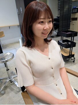 リラ(Lila) 20代30代40代/小顔大人かわいい外ハネヘア