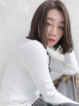 ルティア 池袋(Lutia) センターパートで大人女子