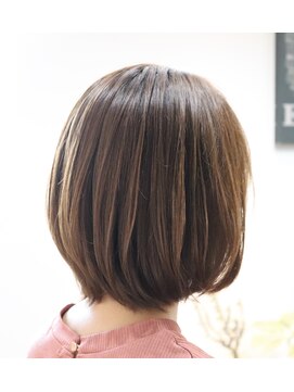 ウィスカーヘアー(whisker hair) レイヤーボブ